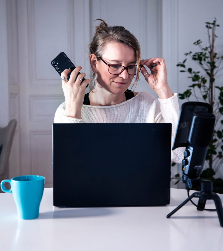 1:1 Social Media Check yH5BAEAAAAALAAAAAABAAEAAAIBRAA7 - 1:1 Social Media Check